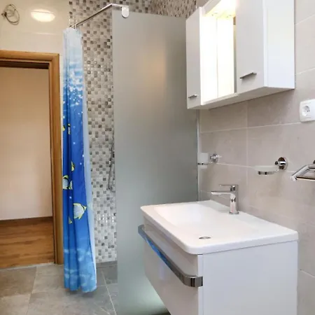Apartment Ante - 50 M From The Sea Seget Vranjica